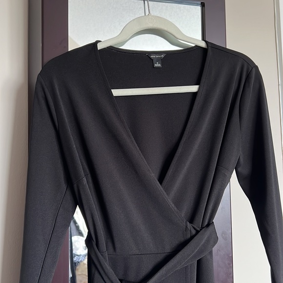 LOFT Ann Taylor Black Wrap 3/4 Sleeve Belted Size 2 V neck pleated front belted - Picture 2 of 6